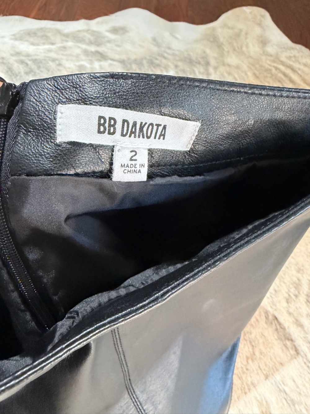 BB Dakota Black Genuine Leather Mini Skirt Curved Hem Shirttail Size 2 - Picture 5 of 9